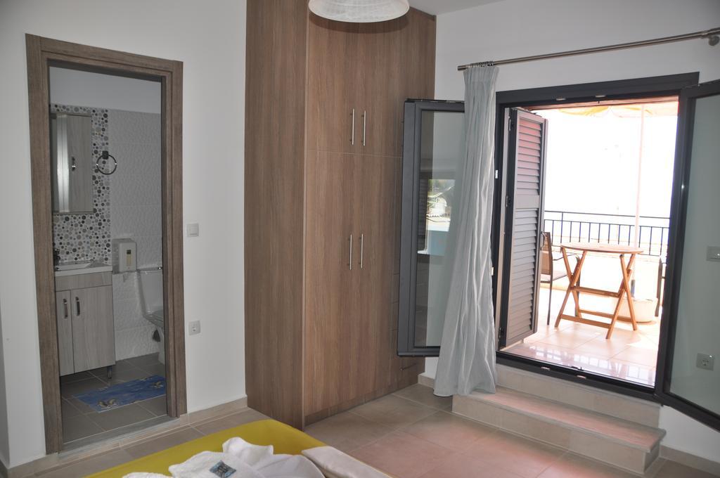 Paralia Guest House Ayía Roúmeli Ruang foto